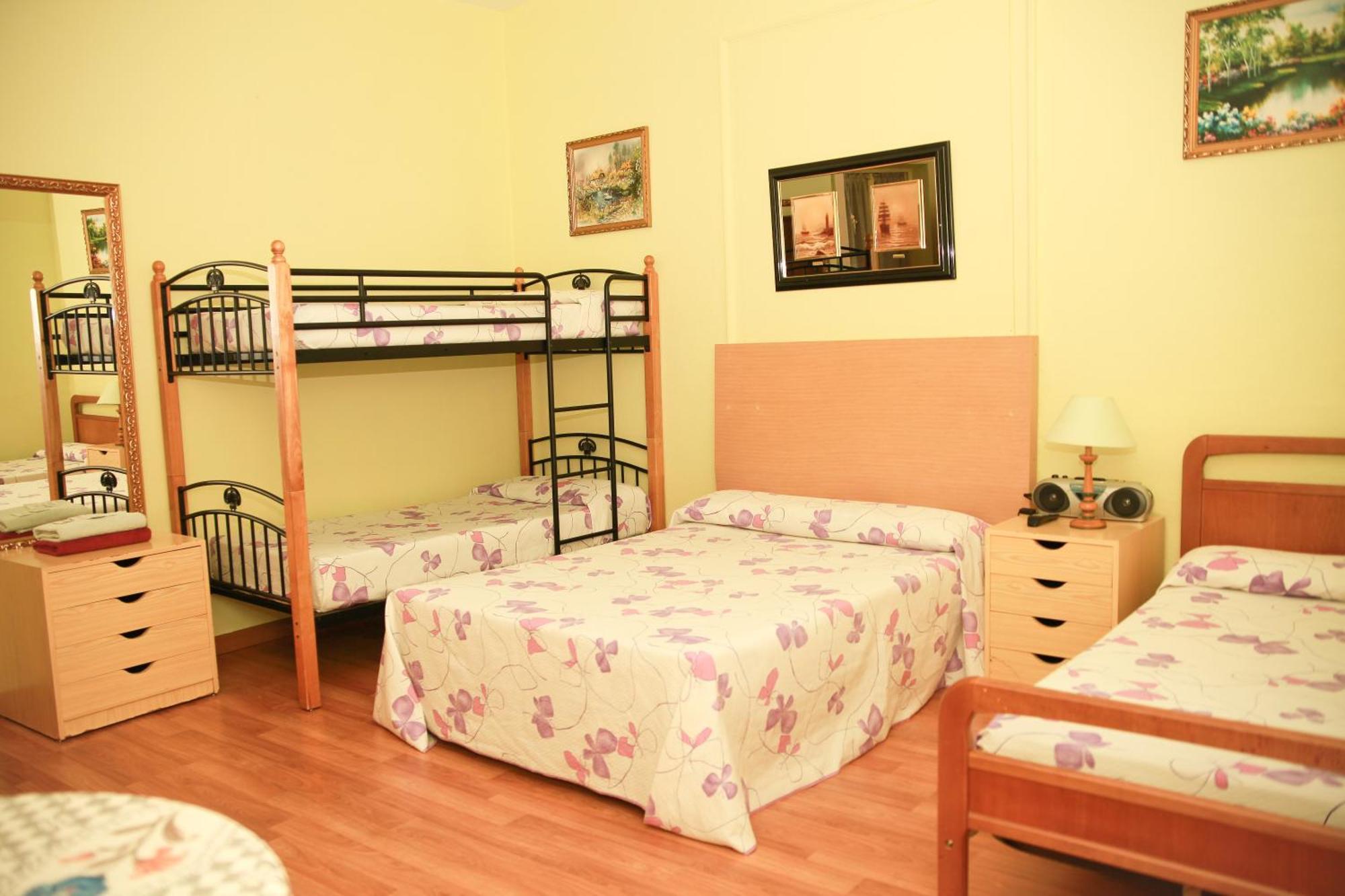 Hostal Loyola Madrid Exteriér fotografie