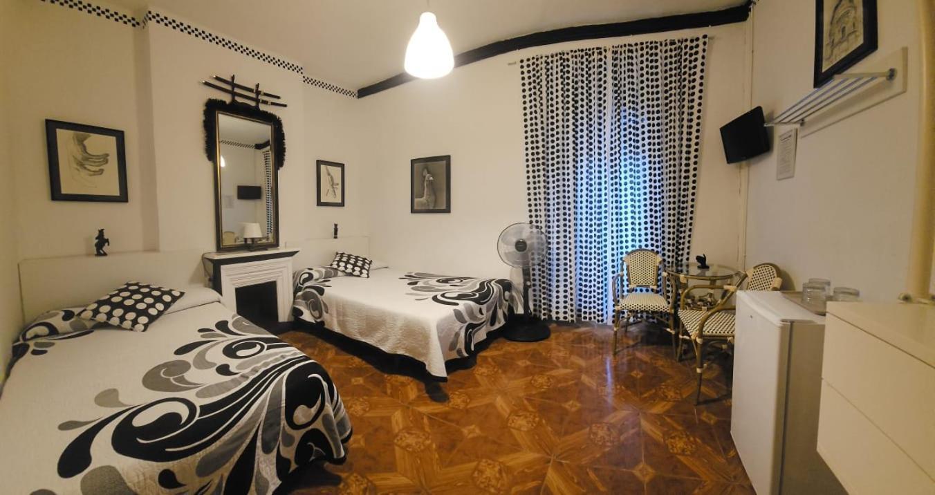 Hostal Loyola Madrid Exteriér fotografie