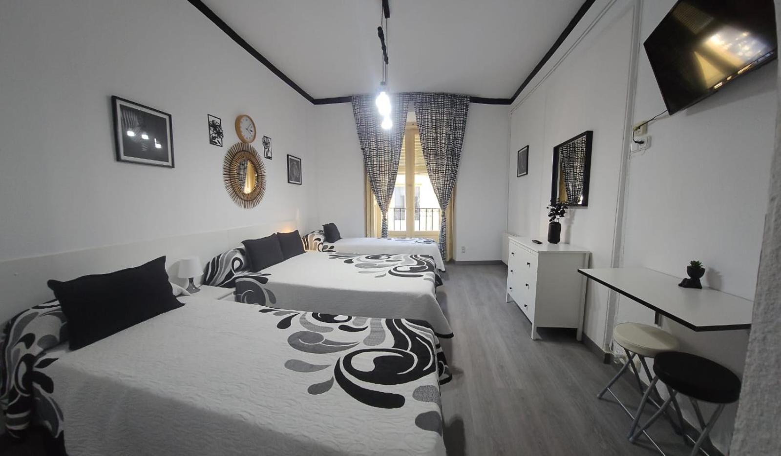 Hostal Loyola Madrid Exteriér fotografie