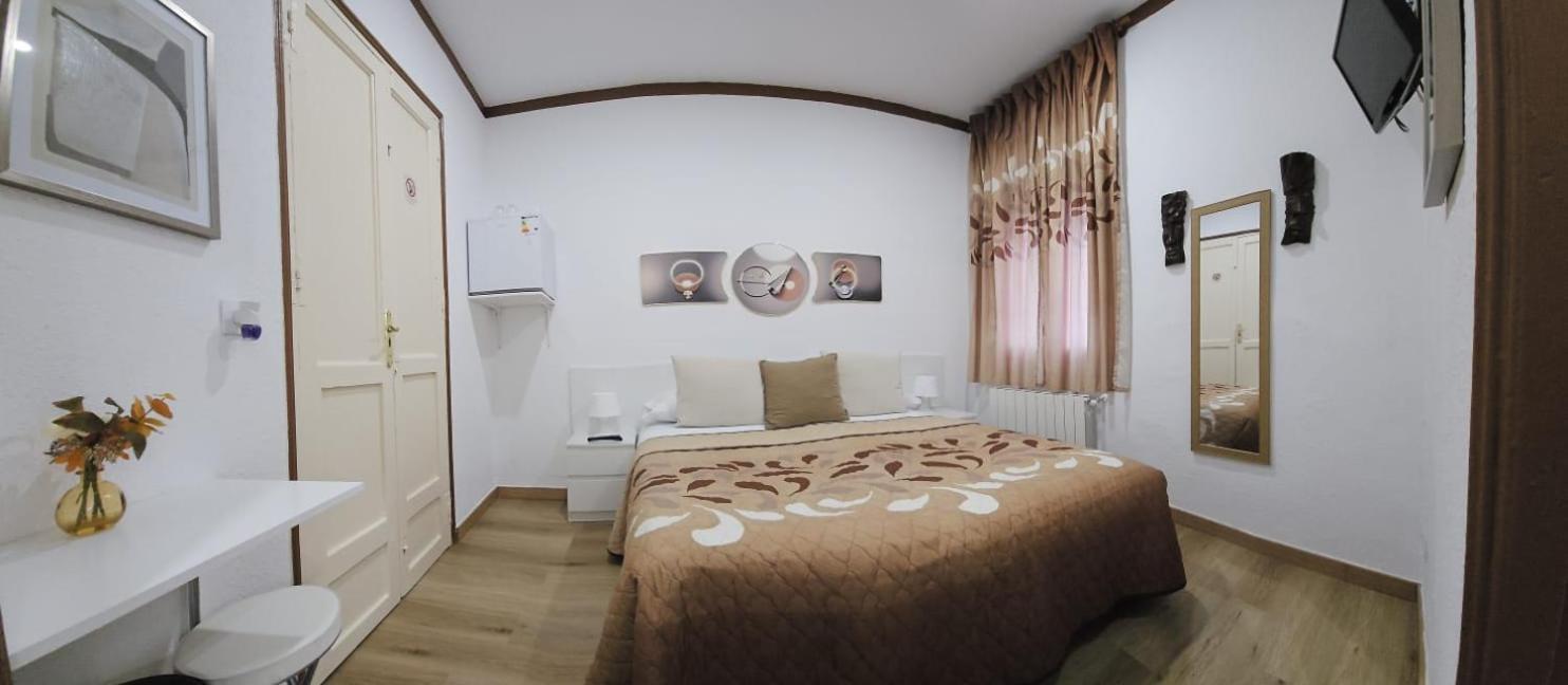Hostal Loyola Madrid Exteriér fotografie