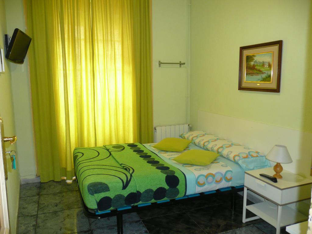 Hostal Loyola Madrid Exteriér fotografie