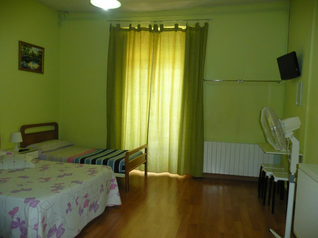 Hostal Loyola Madrid Exteriér fotografie
