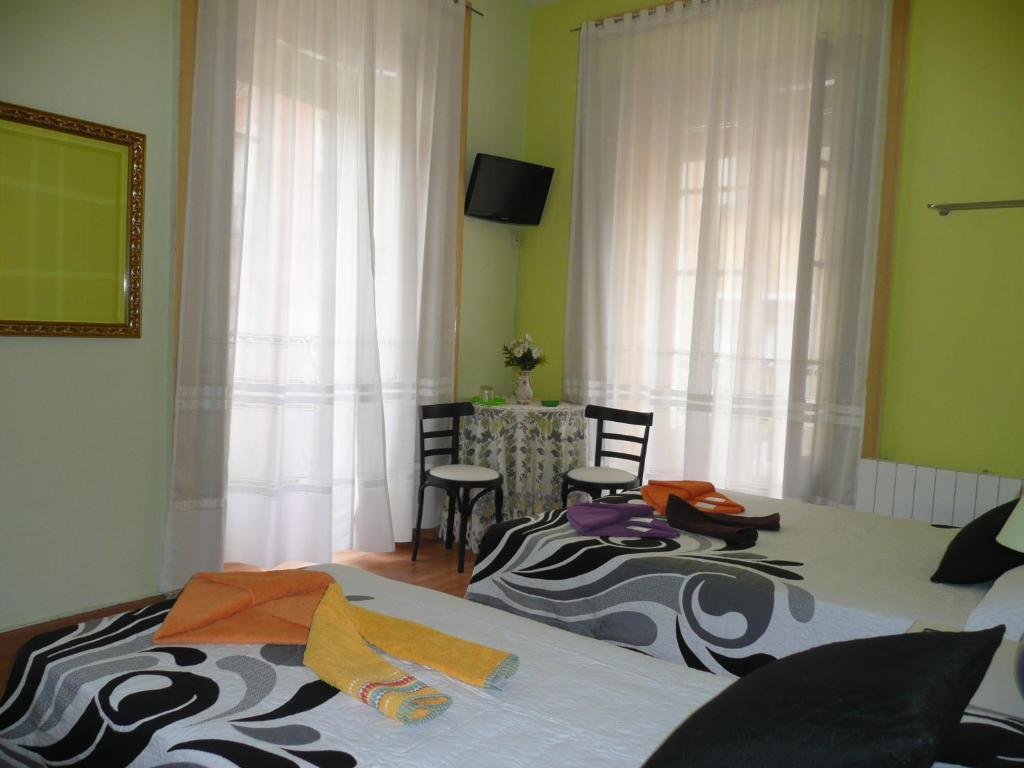 Hostal Loyola Madrid Pokoj fotografie